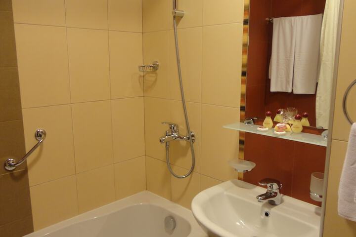 Room 70 of 93