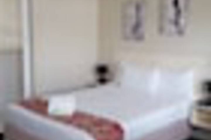 Room 32 of 102