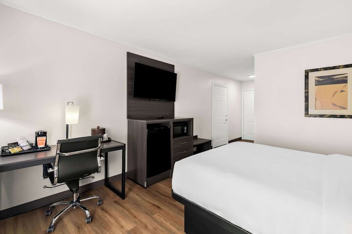 2 Queen Beds (4 of 16)