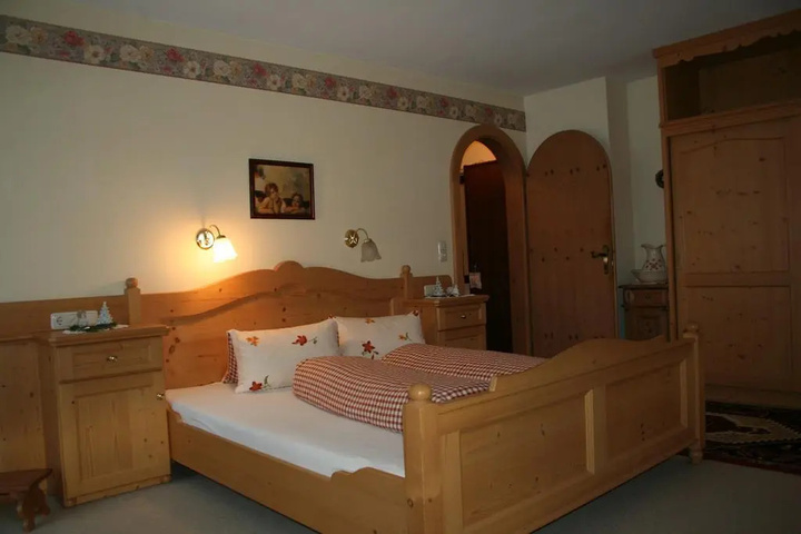 Room 3 of 9