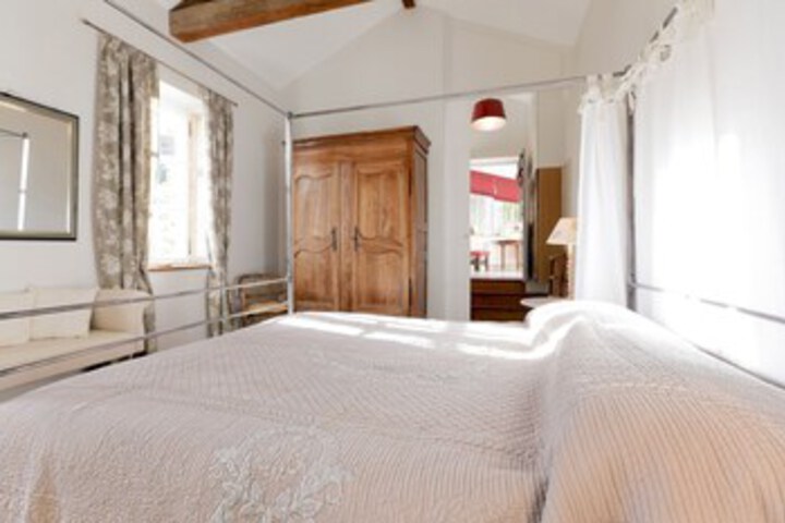Room 40 of 49