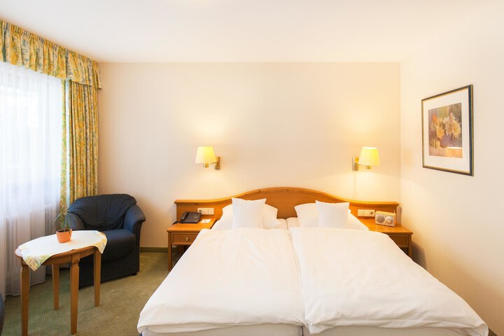 Room 8 of 140