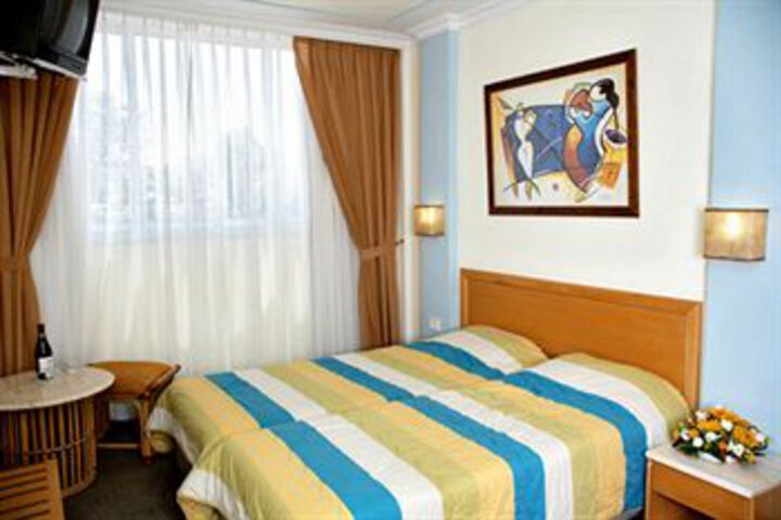 Room 6 of 17