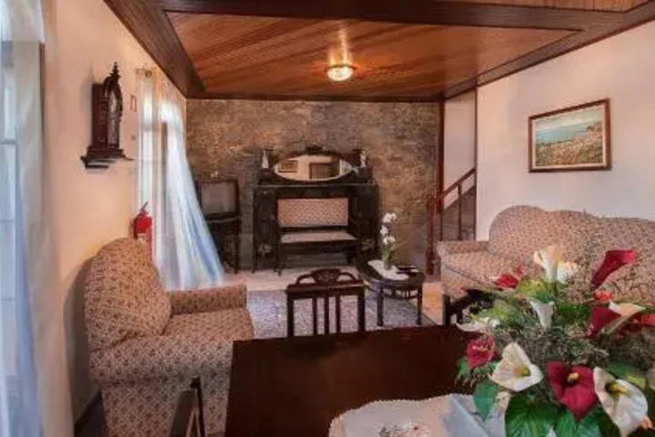 Room 4 of 16