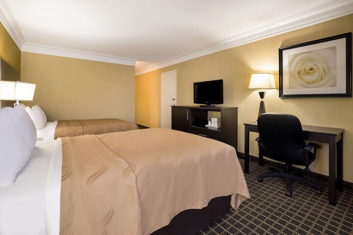 2 Double Beds (23 of 29)