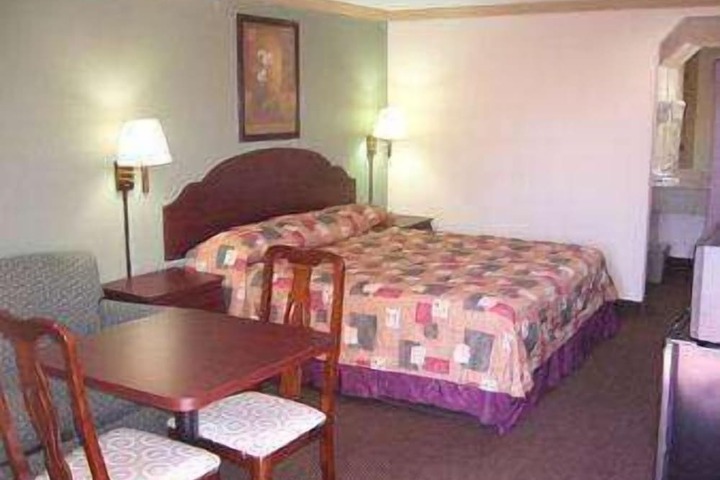 Accessible King Bed (8 of 11)