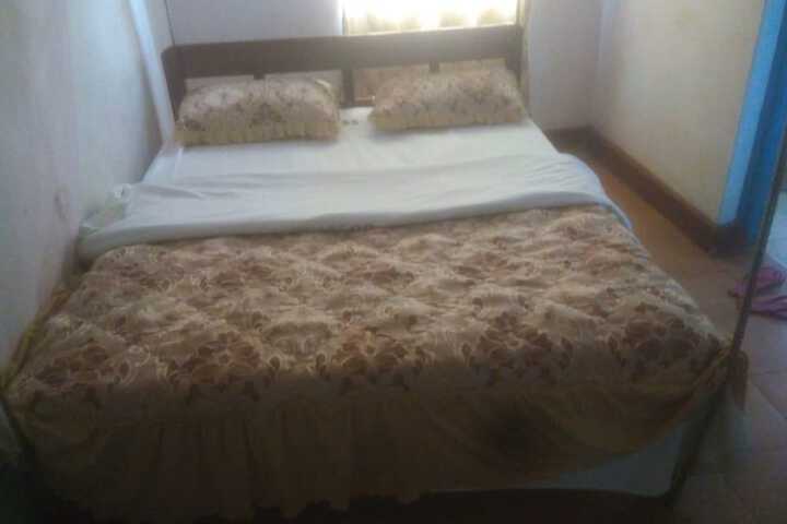 Room 6 of 13