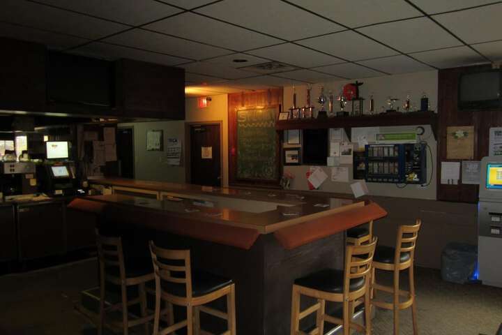 Lounge 23 of 31