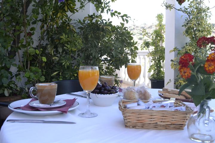 Breakfast/Coffee Service 24 of 31