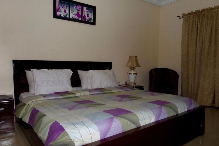 Room 4 of 25