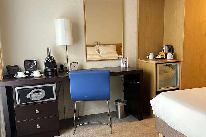 Room 27 of 130
