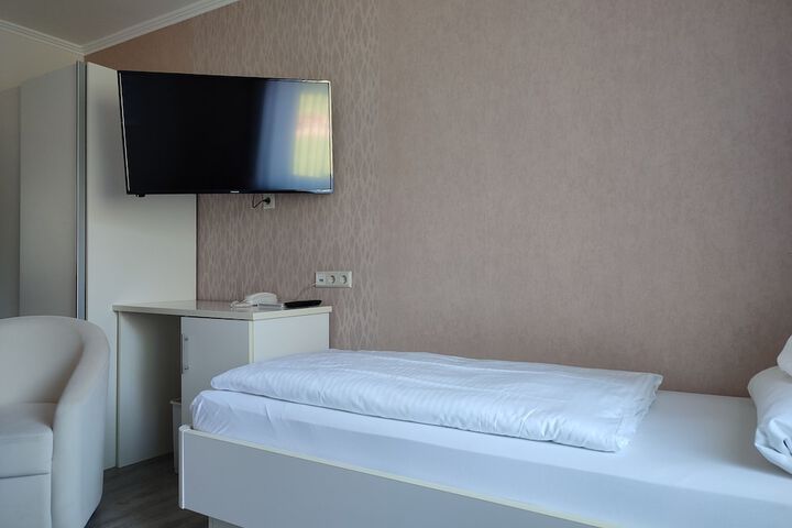 Room 10 of 43