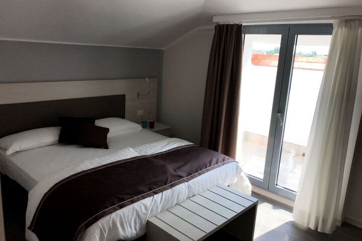Room 9 of 73