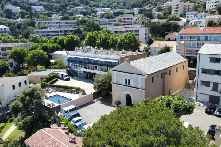 Exterior of Hotel Cyrnea