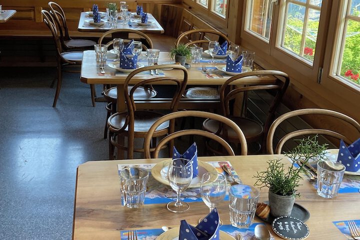 Dining 11 of 23