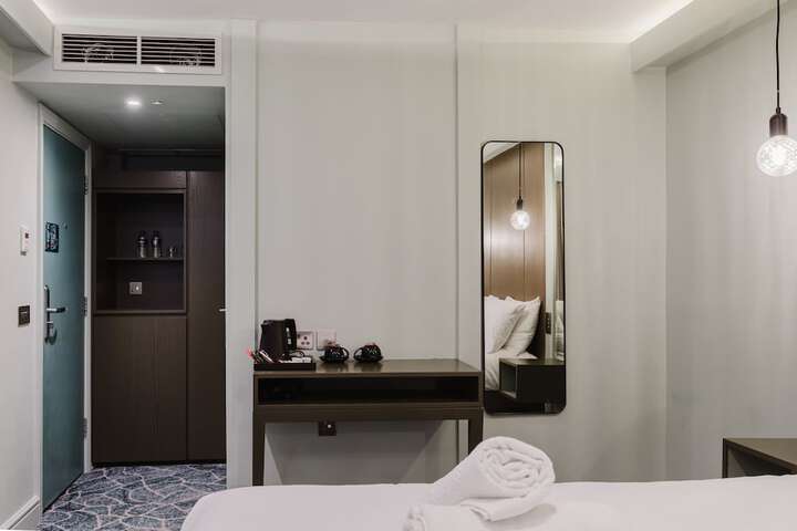 Room 26 of 263
