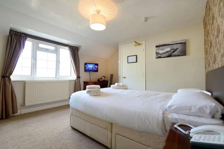 Room 6 of 15