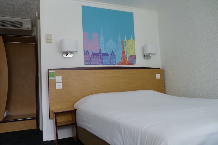Room 10 of 31