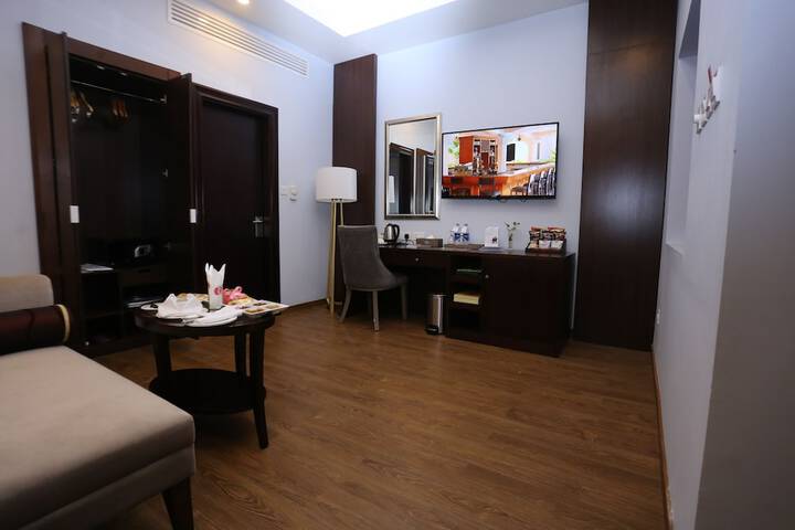 Room 6 of 35