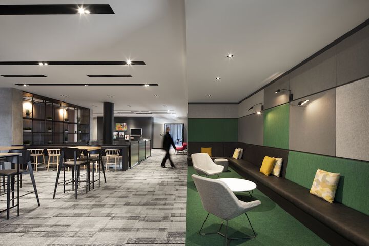 Business Center 35 of 39