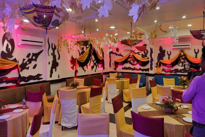 Ballroom/Hall 19 of 28