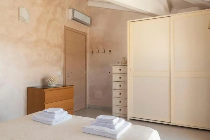 Room 2 of 16