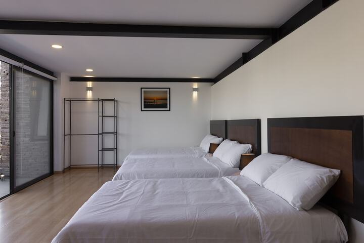 Room 28 of 148
