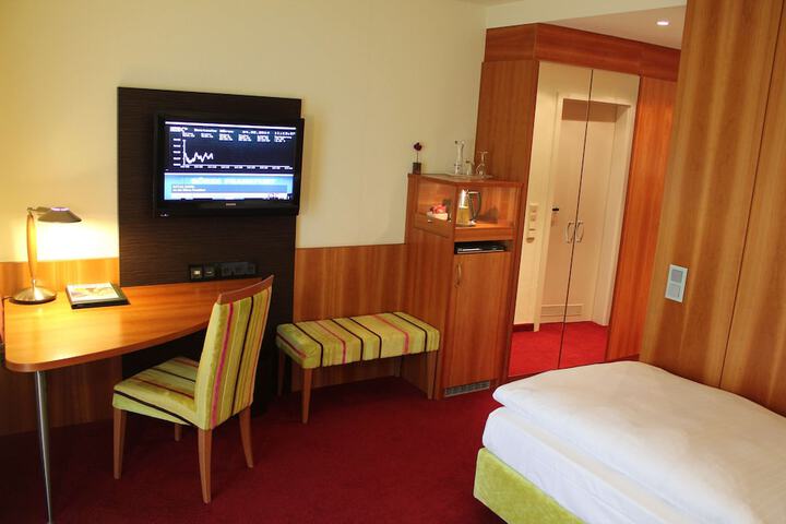Room 25 of 63
