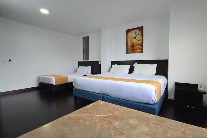 Room 4 of 16