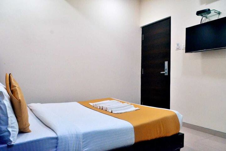 Room 8 of 23