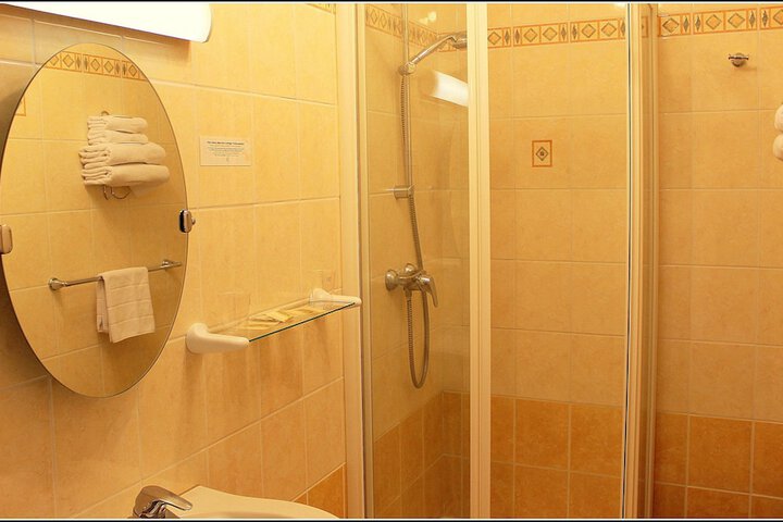 Room 34 of 69