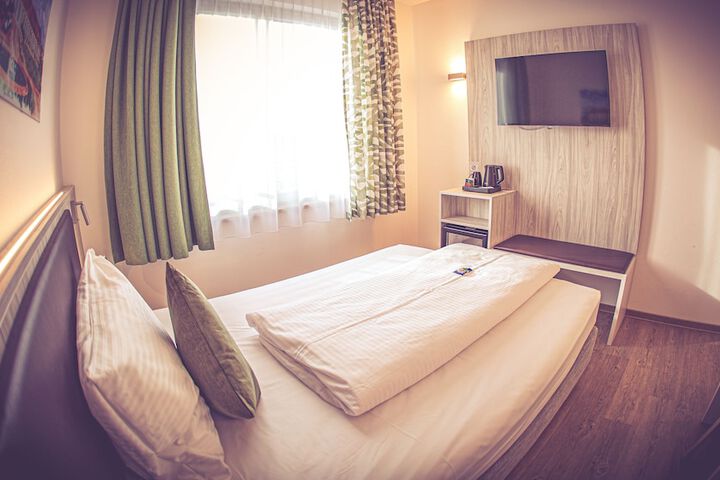 Room 12 of 51