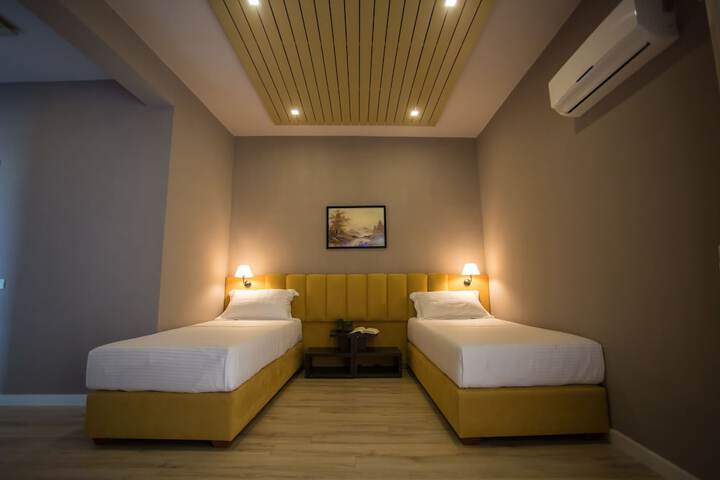 Room 6 of 13