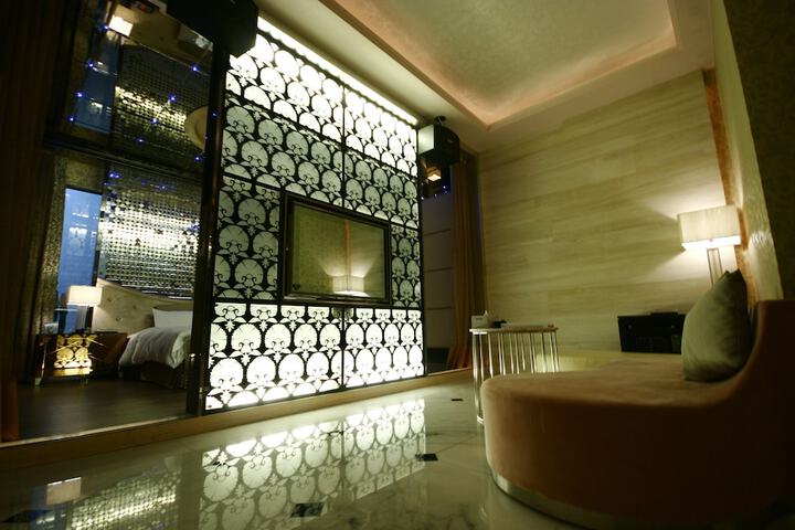 Room 21 of 56