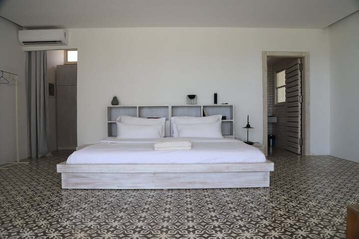 Room 20 of 102