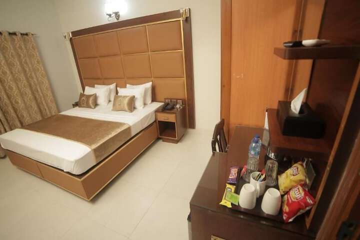 Room 10 of 20