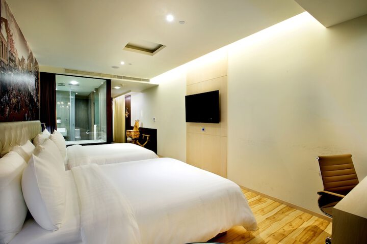 Room 19 of 87