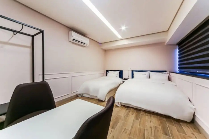 Room 5 of 22