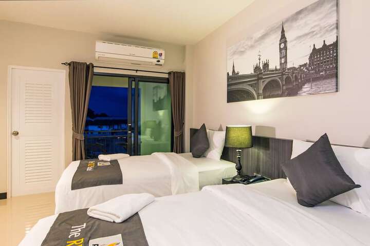 Room 8 of 40