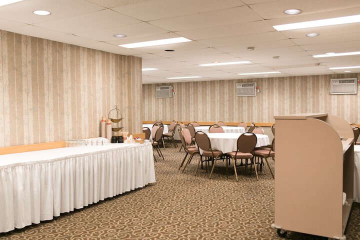 Ballroom/Hall 39 of 41