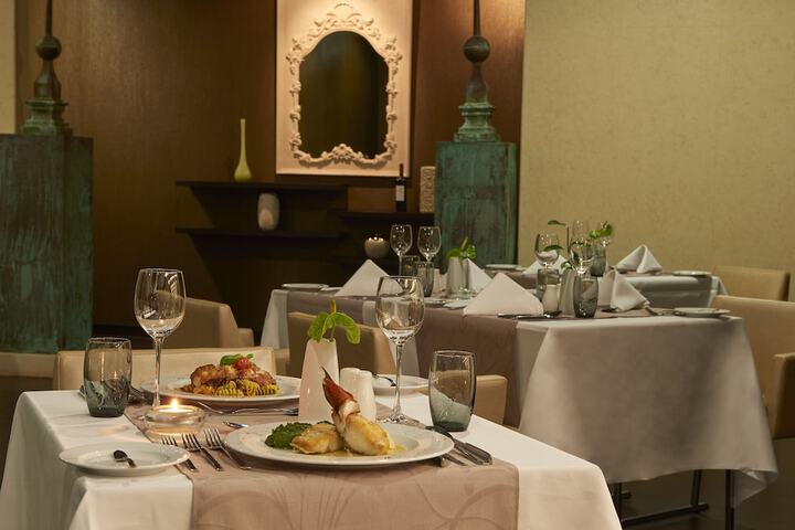 Dining 44 of 63