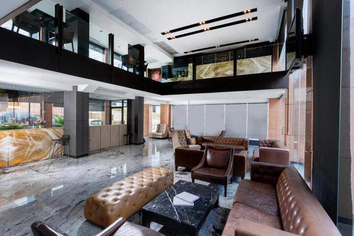 Shared lounge/TV area