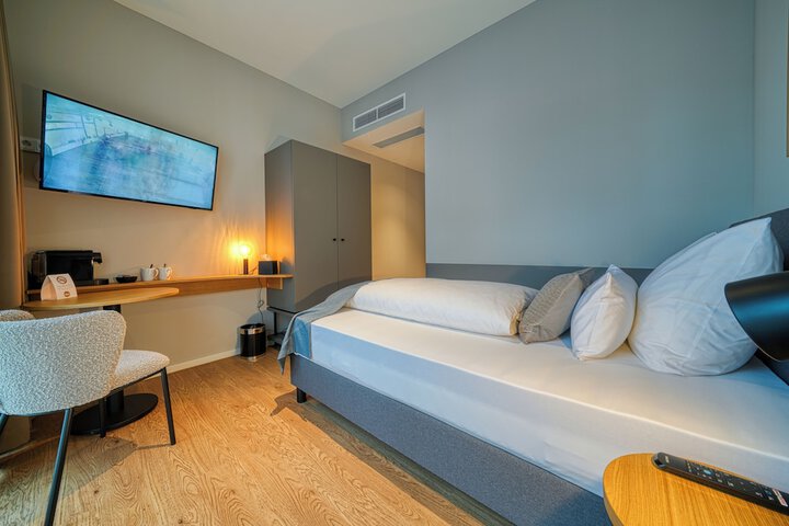 Room 14 of 32