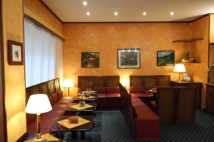 Entrance & Lobby