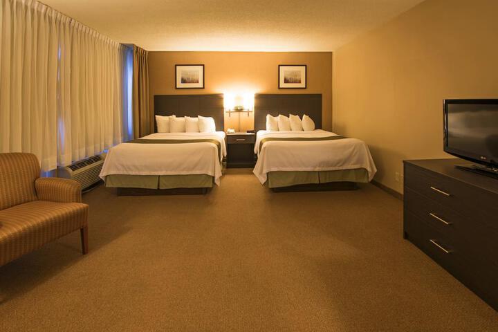 1 Queen Bed (9 of 11)