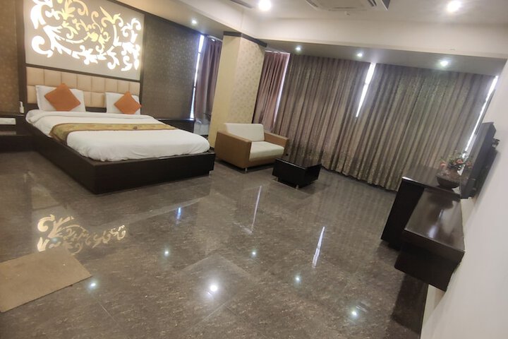 Room 6 of 15