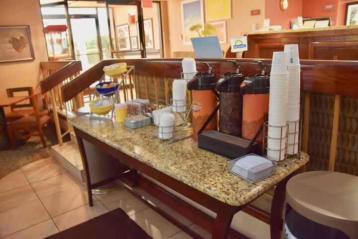 Breakfast/Coffee Service 29 of 35