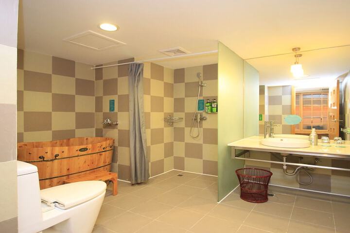 Room 17 of 41