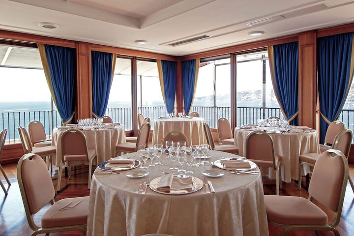 Dining 53 of 130