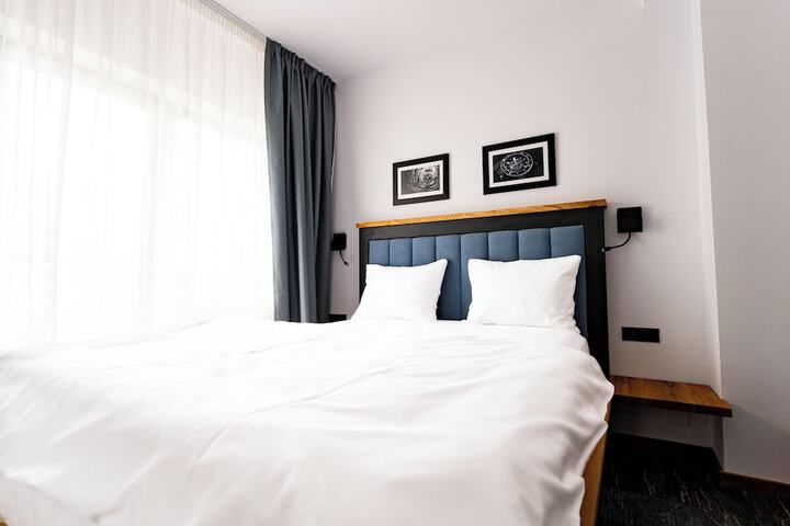 Room 26 of 77